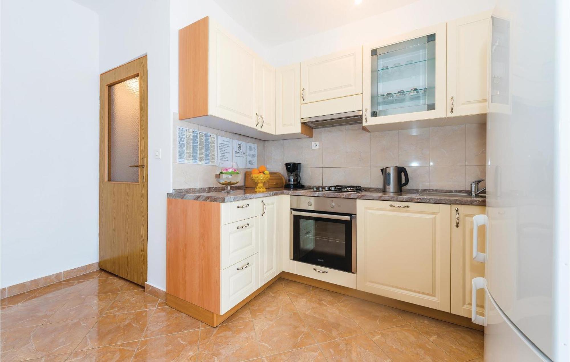 4 Bedroom Cozy Apartment In 沃迪切 外观 照片